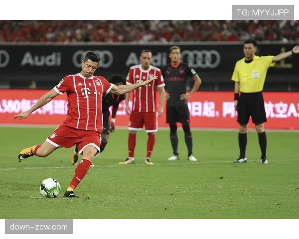 金靴之争：多维比克与莱万多夫斯基射手榜缠斗至赛季末